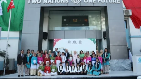 Emine Erdoğan İslamabad’da Pak-Türk Maarif Uluslararası Okulları’nda Kız Öğrencilerle Buluştu