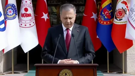 İçişleri Bakanı Ali Yerlikaya’dan Trafik Uyarısı: ‘Bayram tatillerinde 744 can kaybı, en çok ölüm hız ihlalinden’