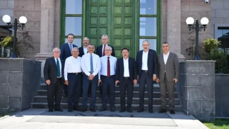 Başkan Memduh Büyükkılıç, ORAN toplantısı öncesi valileri Kayseri’de ağırladı