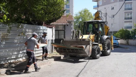 Kartal Belediyesi yaz temizlik seferberliği başlattı, aşırı sıcaklarda halk sağlığı ve çevre için yoğun mesai yürütülüyor