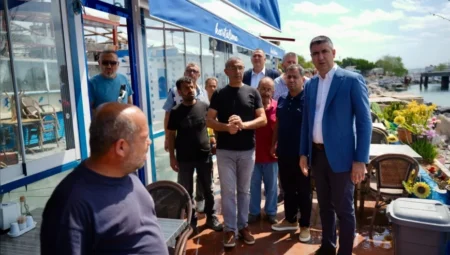 Kartal Belediye Başkanı Yüksel, İBB heyetiyle sahil ve çarşı projelerini yerinde inceledi