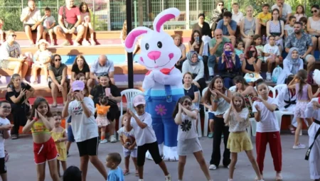 Seferihisar’da Çocuk Şenliği renkli gösteriler ve atölyelerle coşkuya sahne oldu