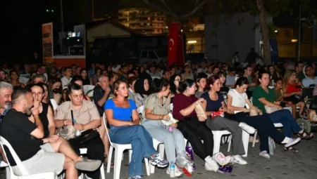 Çiğli’de yaz etkinlikleri hız kesmiyor: Müzik, tiyatro, sinema ve sanat atölyeleri ilçe sokaklarında