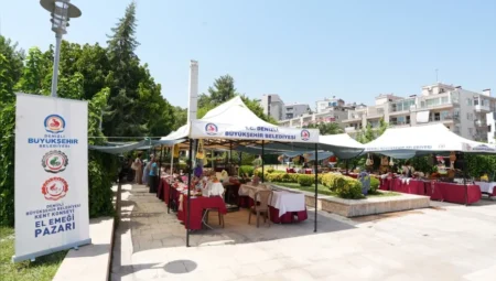Denizli’de kadınların üretim gücünü sergilediği El Emeği Pazarı vatandaşlarla buluşuyor