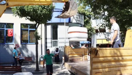 Yalova Gazipaşa Caddesi’nde eski motosiklet parkı dinlenme alanına dönüştürüldü