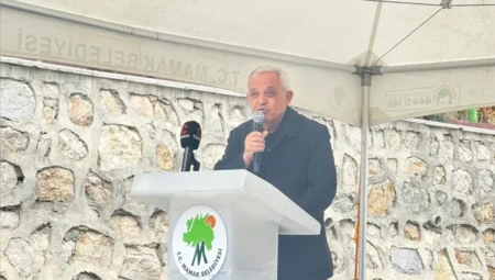 Mamak’ta TÜBİTAK 4007 destekli bilim şenliği başladı: Protokol derslikleri gezdi, etkinlikler 9–11 Ekim’de dört noktada sürecek